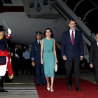 Los reyes de Espana Felipe VI  y Letizia durante su llegada a Argentina.