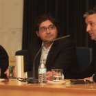 Manuel Cuenya, flanqueado por el director del Bergidum y el delegado del Diario de León.