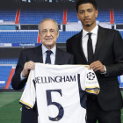 Florentino Pérez y Jude Bellingham, ayer durante la presentación del jugador inglés. REAL MADRID