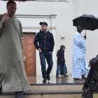 Vigilancia militar ante una mezquita en Estrasburgo, tras los atentados de París del 2015.