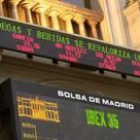 Panel de la Bolsa de Madrid donde se reflejan las cotizaciones, en una imagen de archivo
