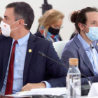 Pedro Sánchez y Pablo Iglesias en la XXXI Cumbre Ibérica celebrada en octubre en Guarda. JUANJO MARTÍN