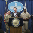 El gobernador de California, Gavin Newsom, en conferencia de prensa sobre temas migratorios.