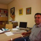 Emilio Guereñu sigue de cerca la evolución de la venta de entradas para el Cultural-Barça.