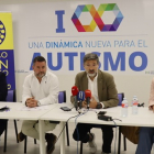 Firma del convenio entre León Gótico, Autismo León y CEL. ICAl