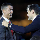 Cristiano y Casillas, ayer en los Globe Soccer Awards. ALI HAIDER