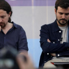 Alberto Garzón junto a Pablo Iglesias.