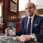 Diego García Paz, que acaba de publicar su último libro, ‘Entre la ley y la honestidad’ (Flor de Lis), este jueves en el Café Gijón. B. ORDOÑEZ