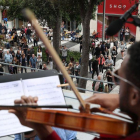 Cincuenta años después diez jóvenes de la sección de cuerda de la orquesta Sinfónica del Nuevo Mundo interpretaron una decena de temas como Hey Jude y Let it be.