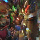 Imagen de una fiesta en una discoteca. JESÚS F. SALVADORES