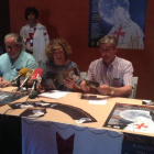 Representantes municipales y de Amigos de la Noche Templaria, durante la presentación.