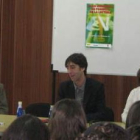 Benjamín Prado dio a conocer en León su libro «Marea humana»