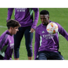 Vinicius en un entrenamiento con el Real Madrid. CÁRDENAS