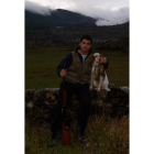 Adrián Chico con dos becadas. Participará en el provincial.