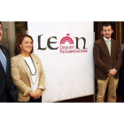 Javier Reyero, Nuria Lesmes, Juan Pablo García Valadés y Belén Martín Granizo escoltan el nuevo logotipo.
