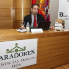 José Ramón Ortiz, durante la conferencia que ofreció ayer en el Club de Prensa del Diario.