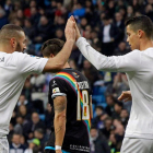 Benzema y Cristiano celebran uno de los goles ante el Rayo.