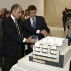 Camps presidió la inauguración de la rehabilitación del Palacio de La Asegurada (Alicante).