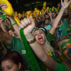Detractores de Rousseff celebran en la calle el resultado de la votación en la Cámara de los Diputados, en Sao Paulo.