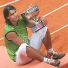 Rafael Nadal se proclamó campeón del Roland Garros al derrotar en la final al argentino Mariano Puerta por 6-7 (6-8), 6-3, 6-1 y 7-5.
