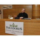El director del Museo Bíblico y Oriental, Jesús García Recio, durante la conferencia celebrada ayer