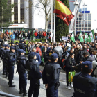 Los congregados piden la libertad de los detenidos.