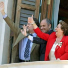 Rajoy, Camps y Barberá, en el balcón del Ayuntamiento.