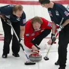 Unos jugadores, en el Campeonato del Mundo de Curling, en Suecia