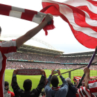 La afición del Athletic se despidió ayer de San Mamés.