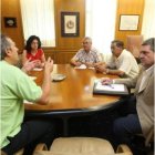 Los vendedores, en la reunión con el Ayuntamiento.