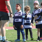 Los más pequeños ya conocen lo más básico del rugby: el respeto a los rivales y a la labor del árbitro. L. DE LA MATA