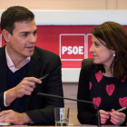 Pedro Sánchez y Adriana Lastra, este lunes en la sede madrileña de Ferraz. /