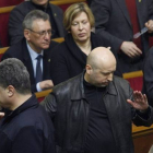 Aleksander Turchinov, en el centro de la imagen, ha sido nombrado presidente en funciones de Ucrania.