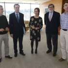 La presidenta de las Cortes, con los miembros de la mesa del CES, ayer.