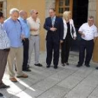 En la foto, los presidentes de las asociaciones vecinales de Ponferrada, ante el Ayuntamiento