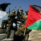 Policías palestinos celebran la culminación de la retirada del Ejército israelí de Gaza
