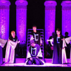 'Noches de Broadway' está protagonizado por doce cantantes y actores y nueve músicos.