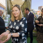 La consejera y el alcalde de Valladolid, ayer, con los responsables de la feria de biomasa.