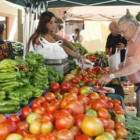 El rey tomate llegó a Mansilla con su corte de pimientos, puerros, lechugas...