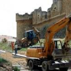 La última calle de Grajal en ser asfaltada, la del castillo, está siendo rematada