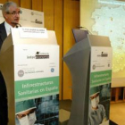 El consejero de Sanidad, Álvarez Guisasola, durante el foro «Futuro de las infraestructuras sa