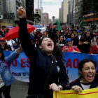 Manifestantes participan en la jornada de Paro Nacional en el centro de Bogota, Colombia.