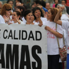 Los participantes en la concentración cortaron el tráfico en Lazúrtegui y dieron una vuelta alrededor de la plaza