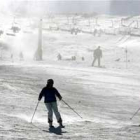 Varios personas han resultado heridas al caerse un telesilla en Sierra Nevada.