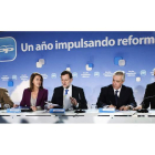 El presidente del Gobierno, Mariano Rajoy (en el centro), inauguró ayer la interparlamentaria del PP que tiene lugar en Toledo.