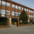 Fachada principal del instituto de Carrizo de la Ribera en una fotografía de archivo.