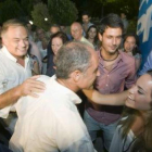 Camps respaldado por Pons, durante la cena-mitin.