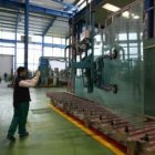 Trabajadores de Vitro Cristalglass en la factoría de La Rozada (Toral de los Vados).