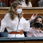 Yolanda Díaz responde a la diputada de Vox ayer, en el Congreso de los Diputados. JAVIER LIZÓN