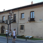 La Casa del Peregrino, antigua sede del Procurador del Común, está aneja a San Marcos.